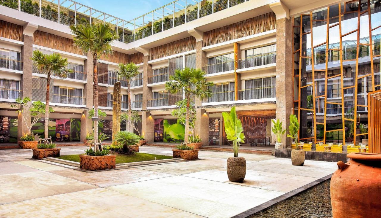 Ts Suites Seminyak Exterior foto The hotel's lobby