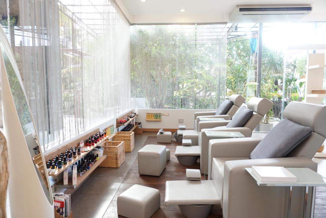 Ts Suites Seminyak Exterior foto The interior of a nail salon