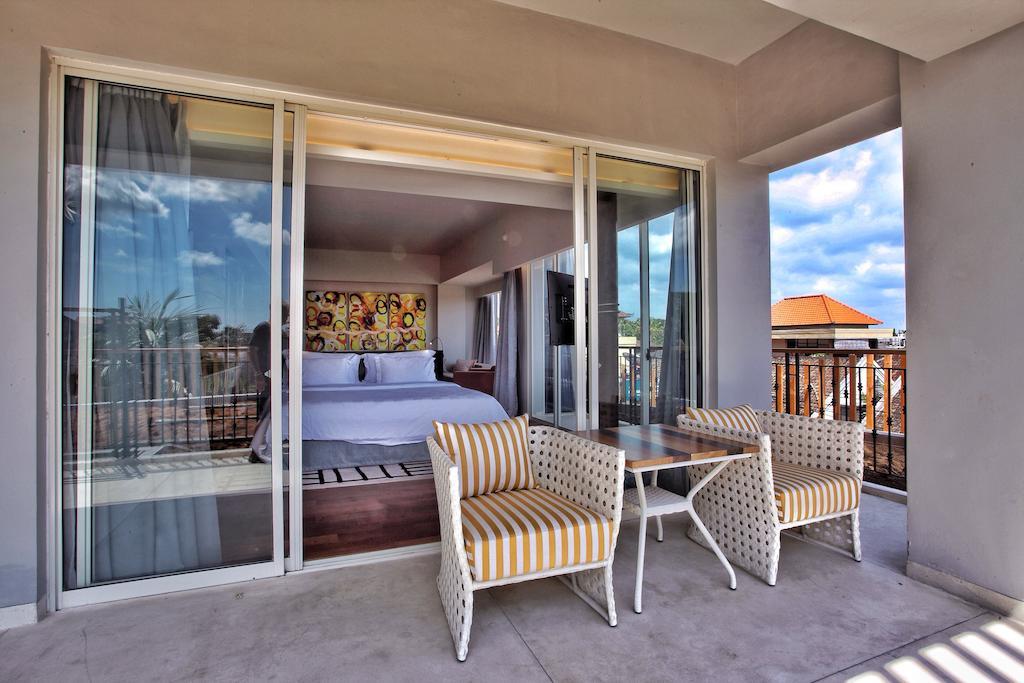 Ts Suites Seminyak Habitación foto A room at the hotel