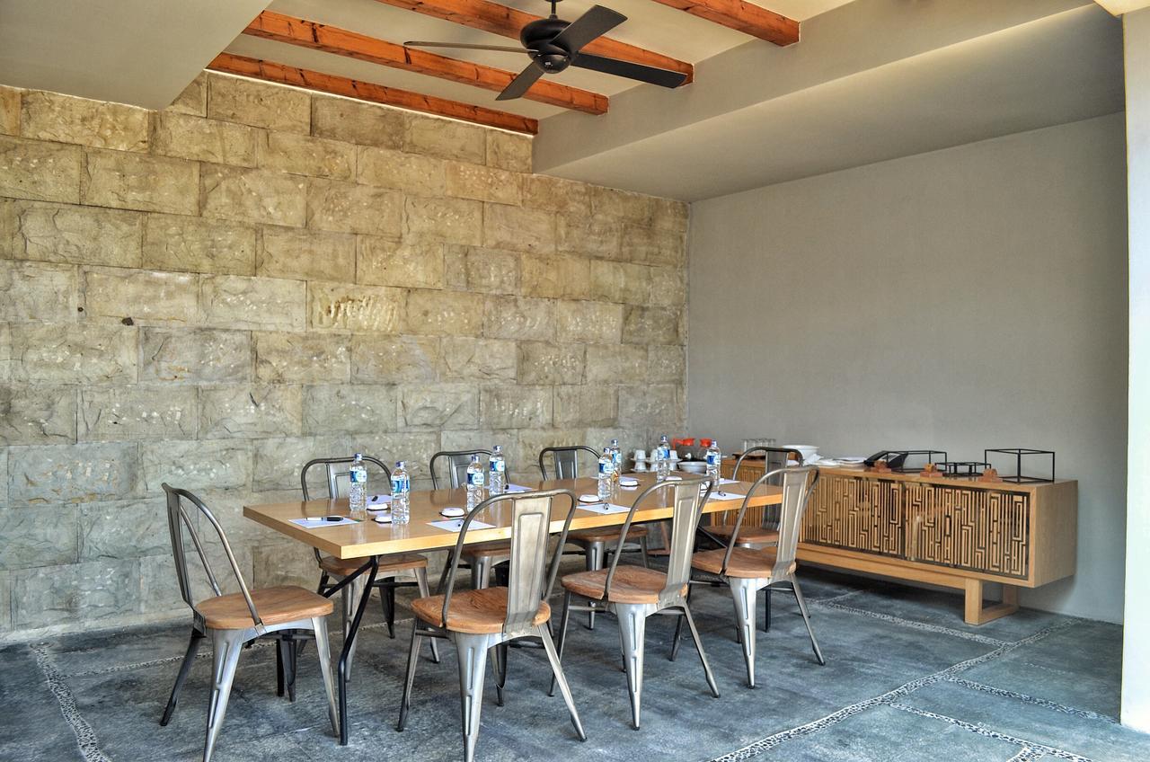 Ts Suites Seminyak Exterior foto The interior of the restaurant