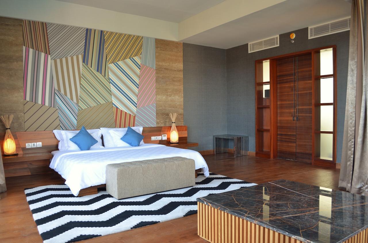 Ts Suites Seminyak Habitación foto A bedroom at the hotel